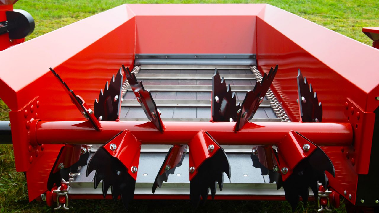 Manure Spreaders | PTO & Ground Driven Manure Spreaders