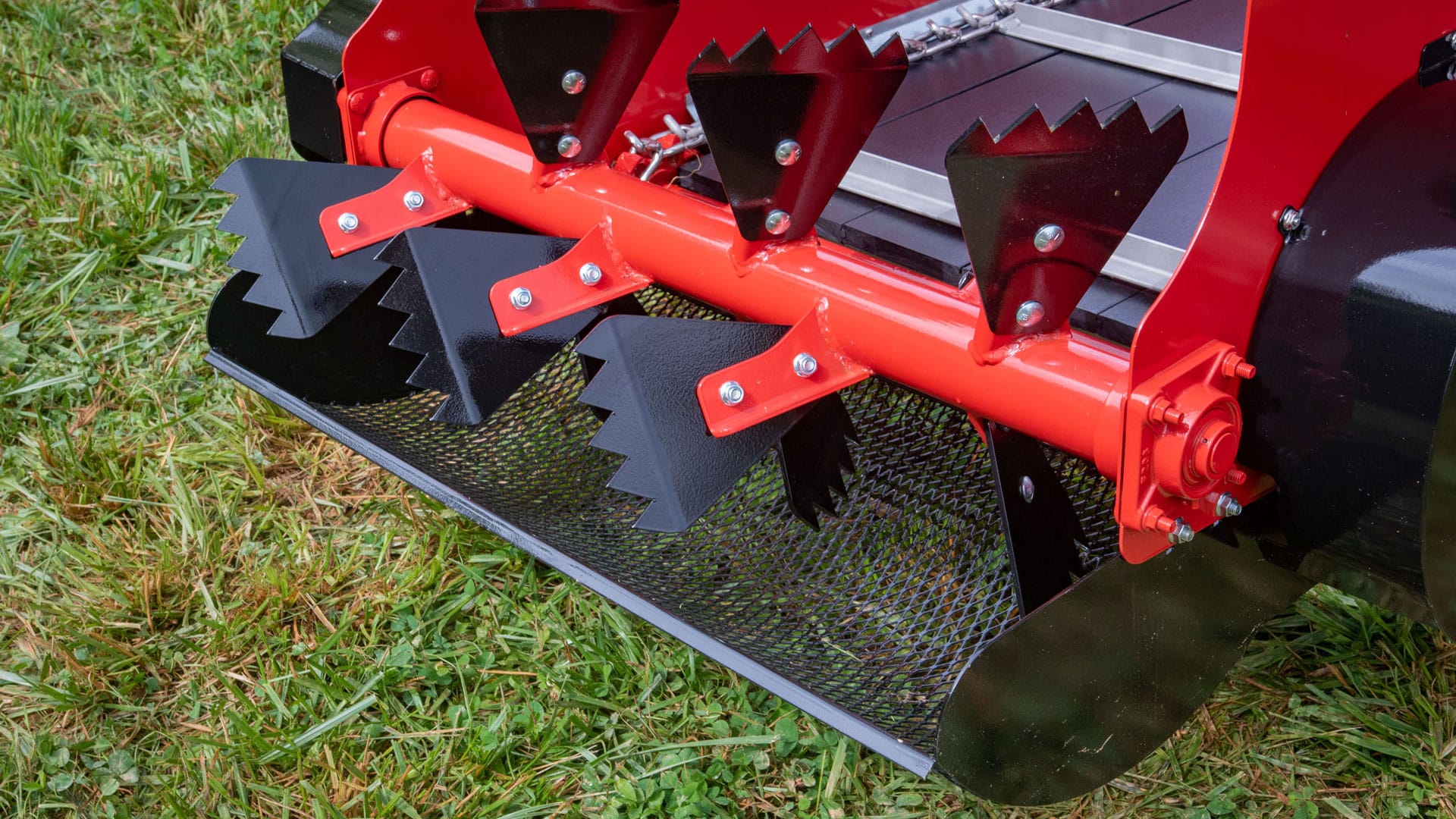 Best Compact Manure Spreader | Ground Driven And Tough