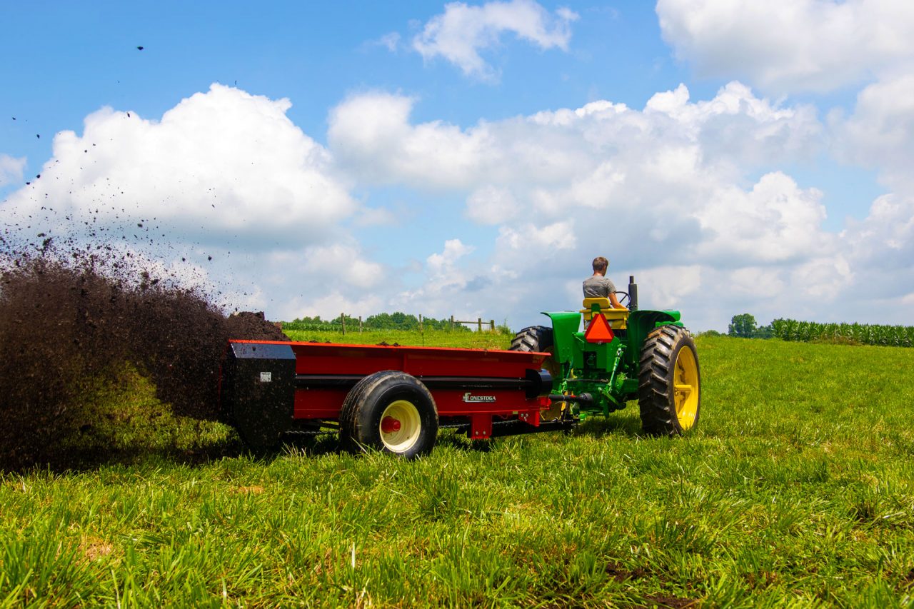 Large Farm Manure Spreader | 175 cu. ft. Heaped Capacity